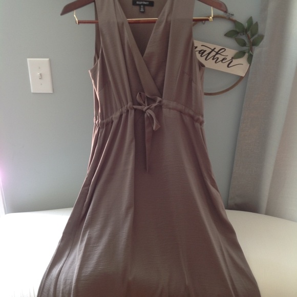 Ellen Tracy Dresses & Skirts - Ellen Tracy Dress